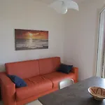 Con Piscina Baia Delle Mimose 别墅